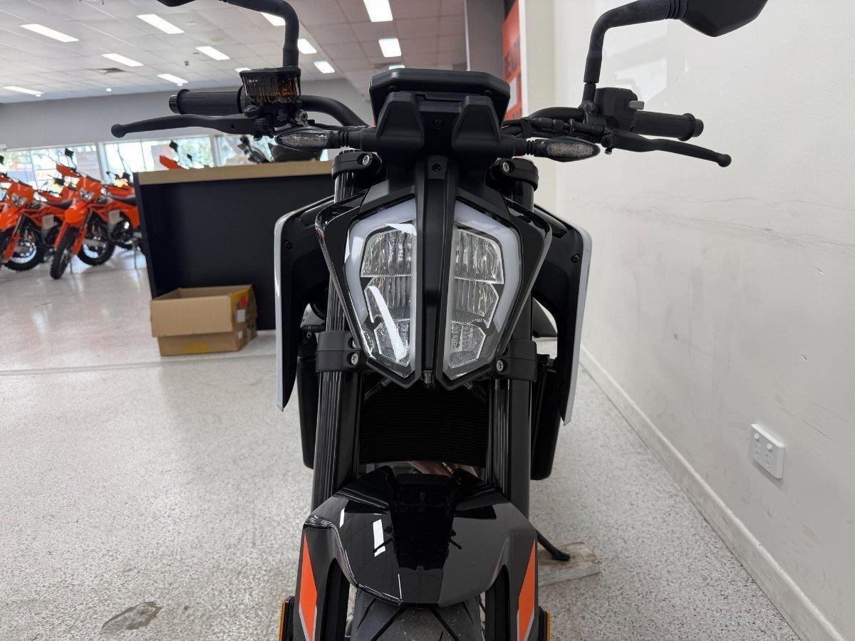 2024 KTM 790 DUKE ROAD