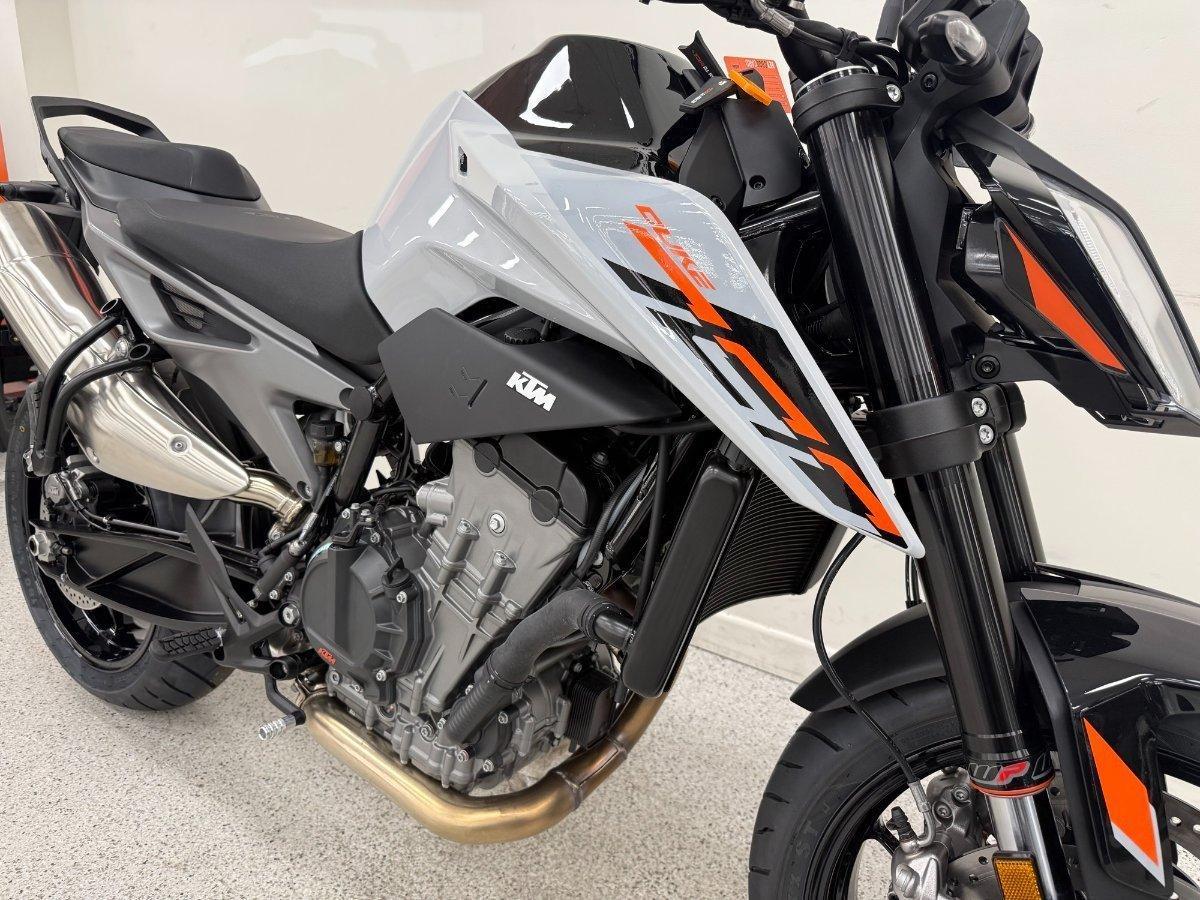 2024 KTM 790 DUKE ROAD