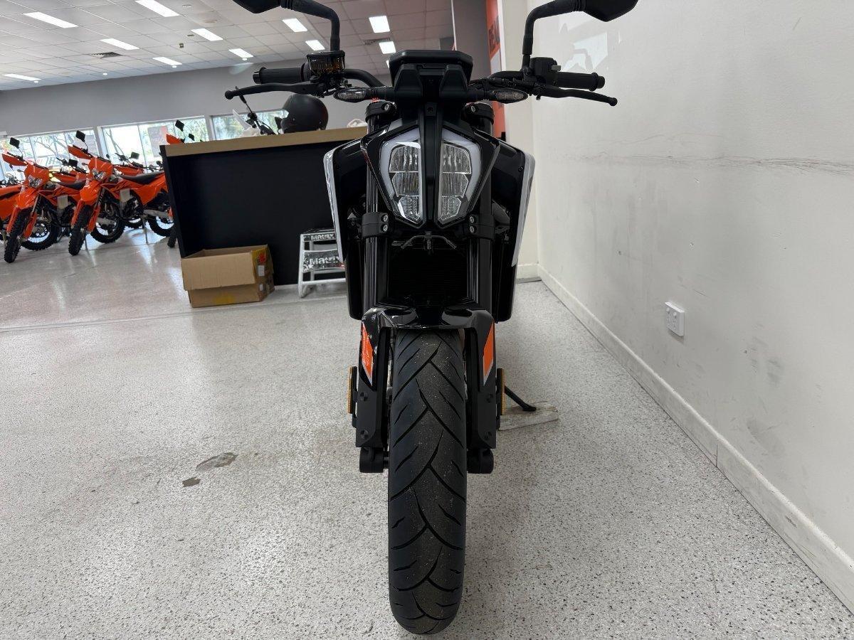 2024 KTM 790 DUKE ROAD