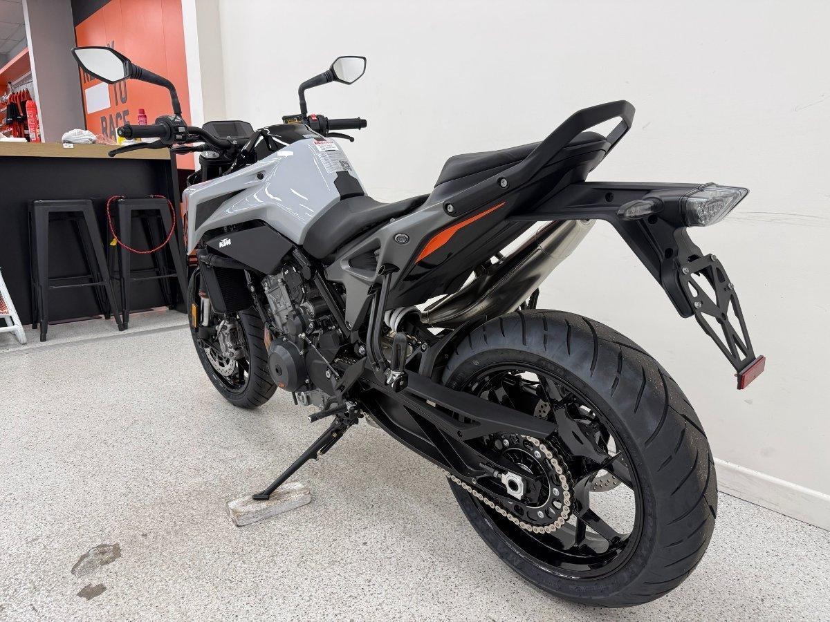 2024 KTM 790 DUKE ROAD