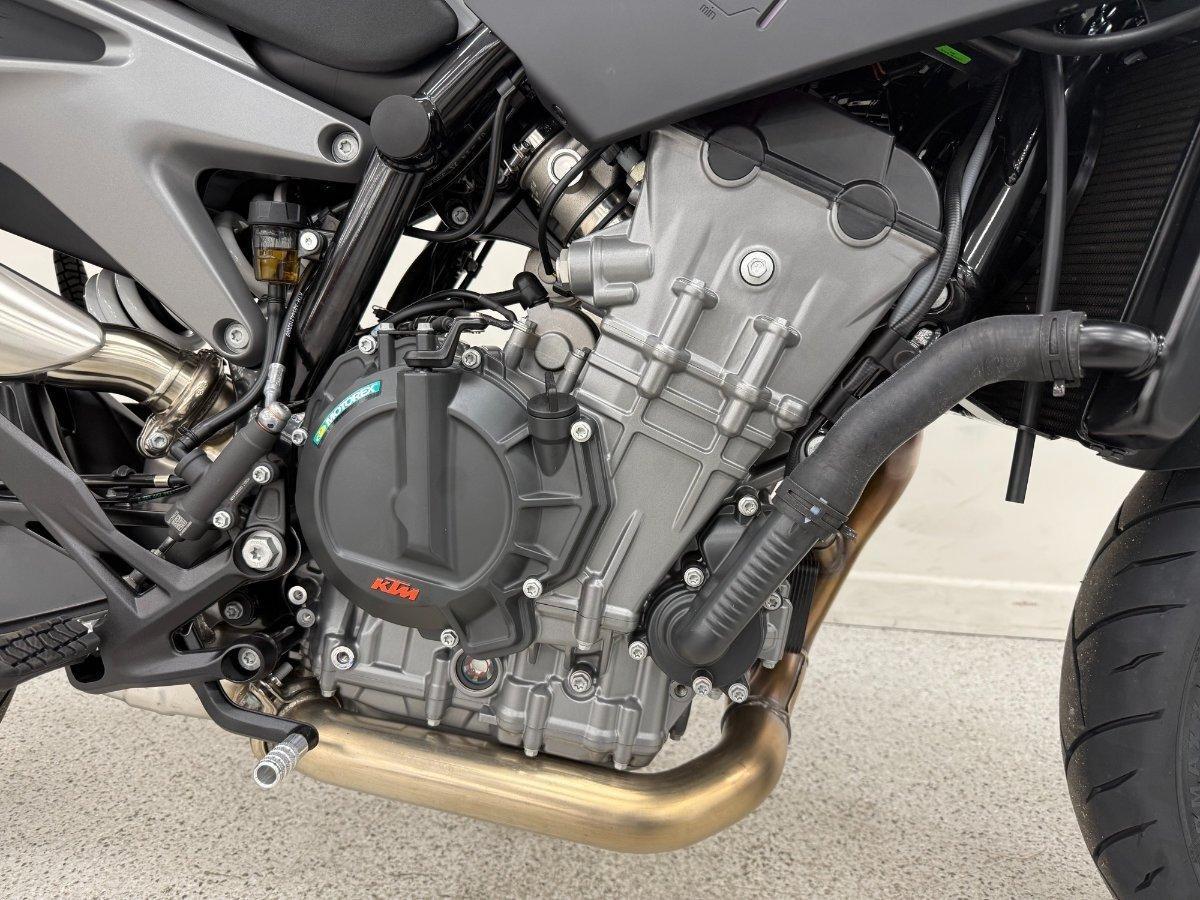 2024 KTM 790 DUKE ROAD