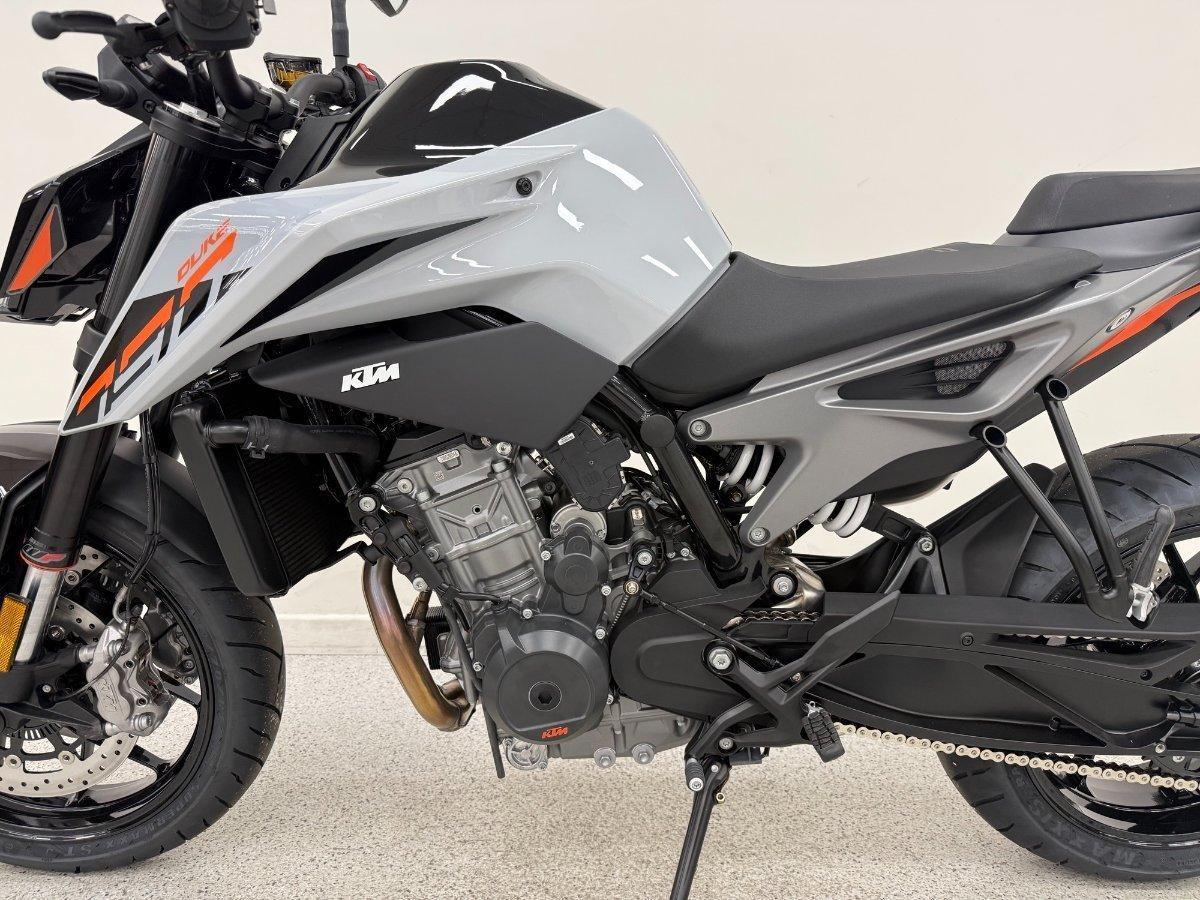 2024 KTM 790 DUKE ROAD