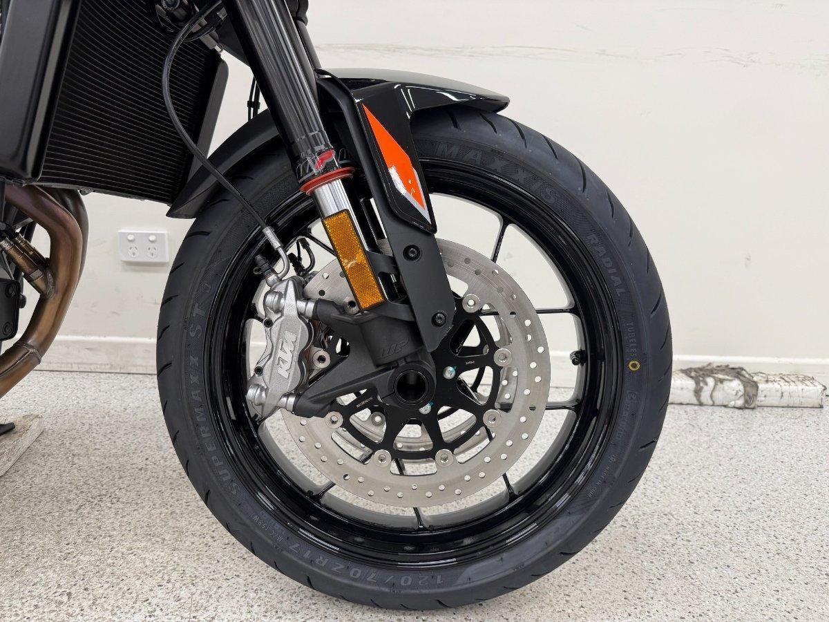 2024 KTM 790 DUKE ROAD