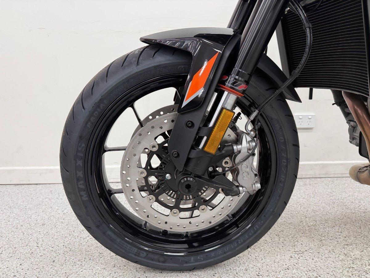 2024 KTM 790 DUKE ROAD