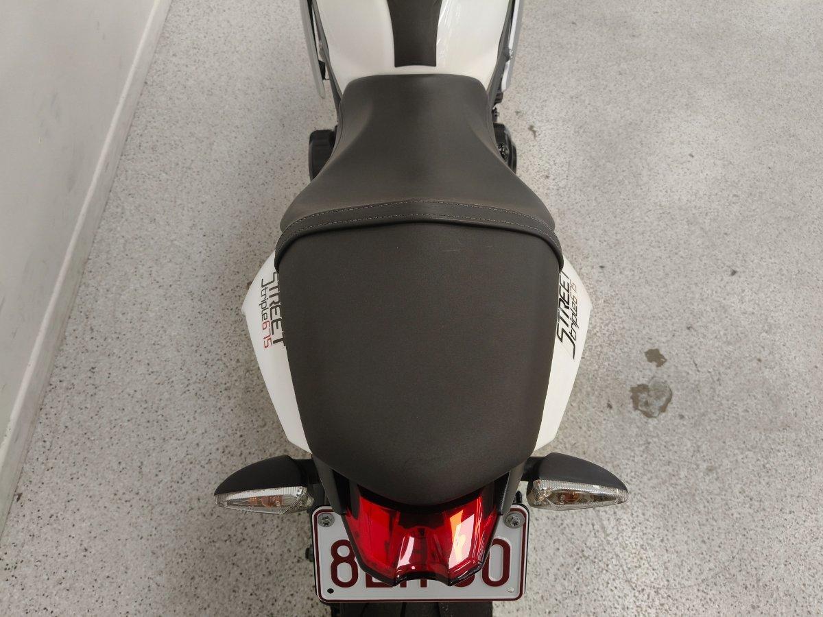 2016 TRIUMPH STREET TRIPLE ROAD