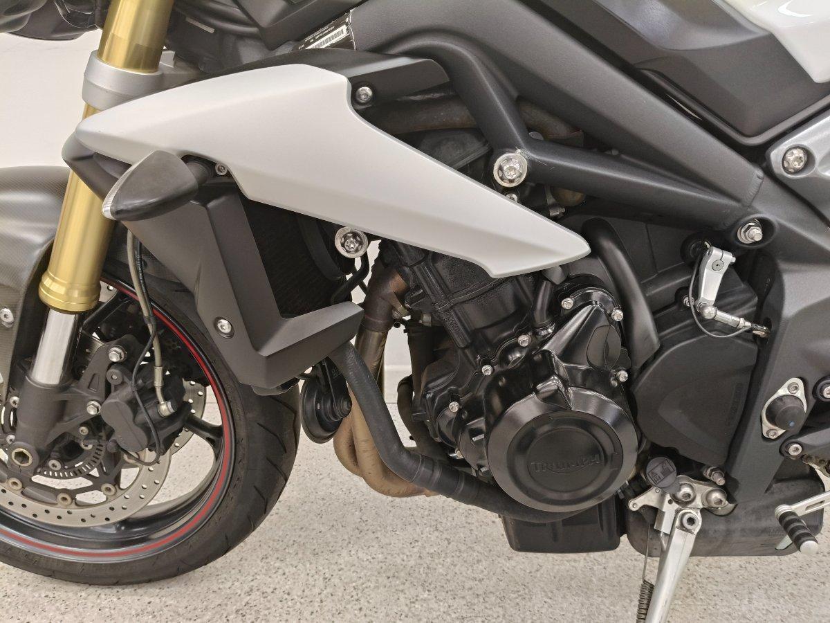 2016 TRIUMPH STREET TRIPLE ROAD
