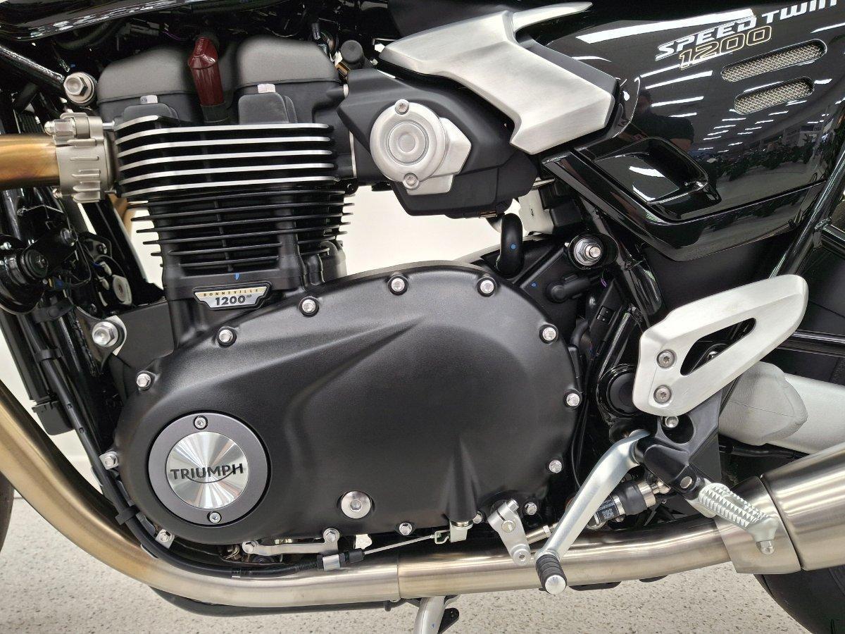 2025 TRIUMPH BONNEVILLE SPEED TWIN 1200 RS ROAD