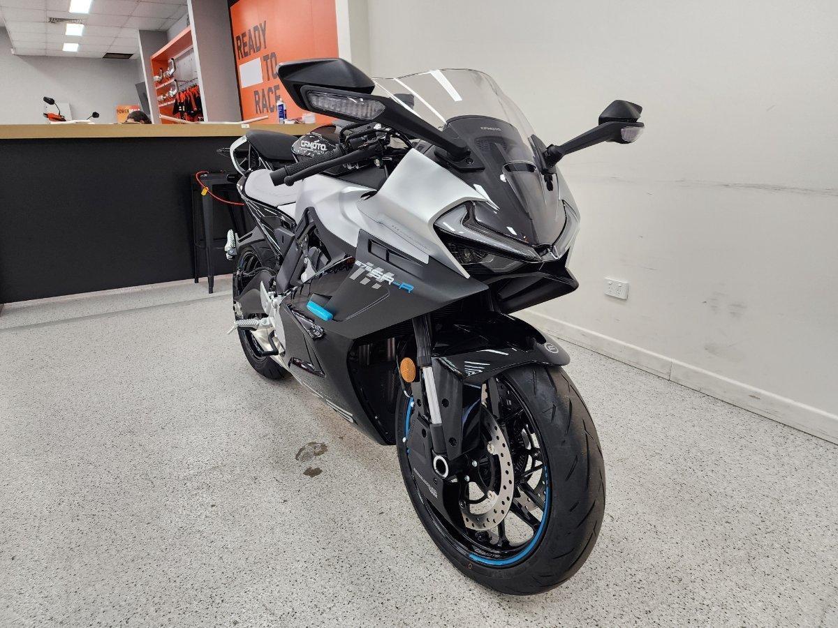 2026 CF MOTO 675 SR-R SPORTS