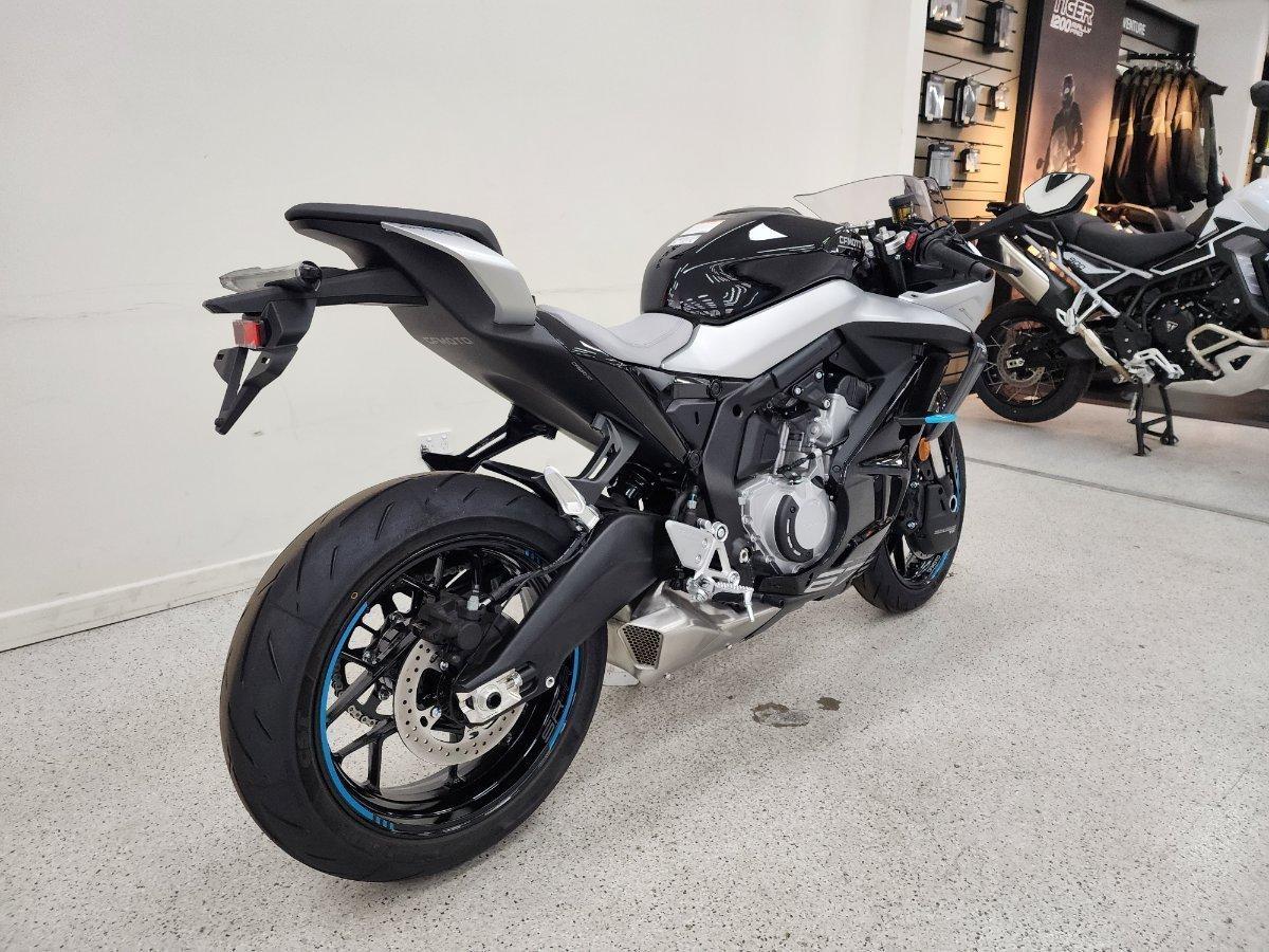 2026 CF MOTO 675 SR-R SPORTS