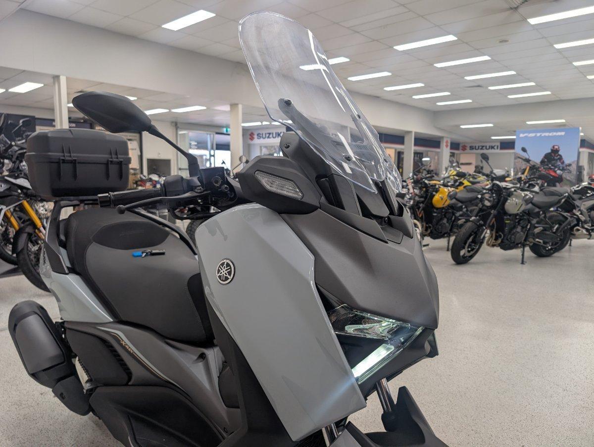 2025 YAMAHA XMAX 300 V2 (CZD300A2) SCOOTER