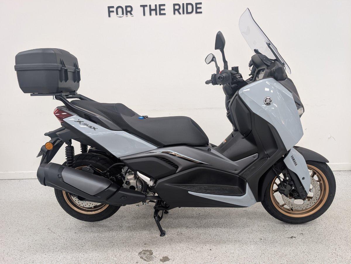 2025 YAMAHA XMAX 300 V2 (CZD300A2) SCOOTER