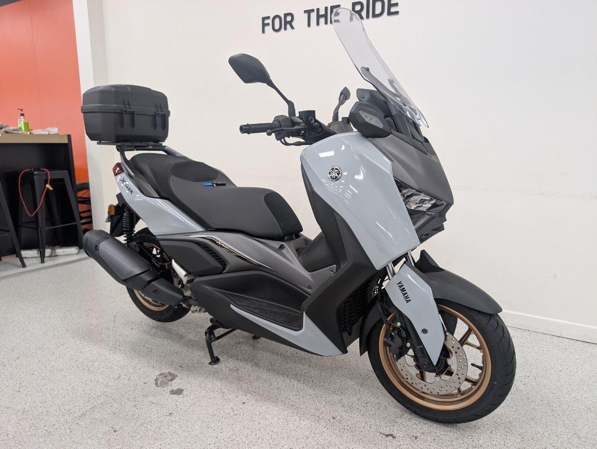 2025 YAMAHA XMAX 300 V2 (CZD300A2) SCOOTER