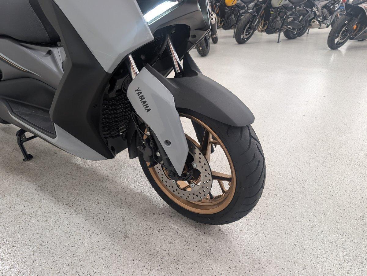 2025 YAMAHA XMAX 300 V2 (CZD300A2) SCOOTER