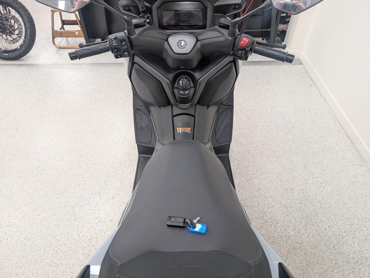 2025 YAMAHA XMAX 300 V2 (CZD300A2) SCOOTER