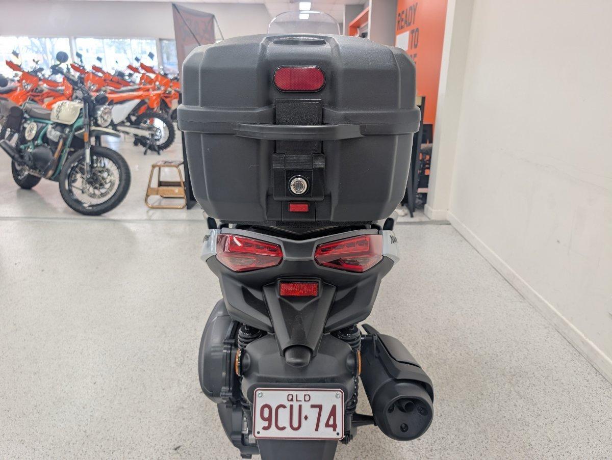 2025 YAMAHA XMAX 300 V2 (CZD300A2) SCOOTER