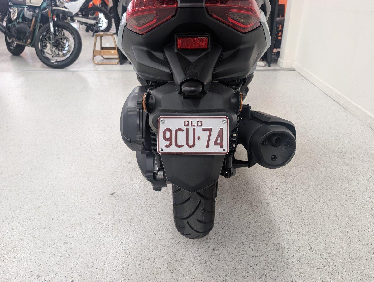 2025 YAMAHA XMAX 300 V2 (CZD300A2) SCOOTER
