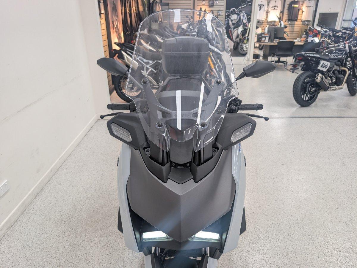 2025 YAMAHA XMAX 300 V2 (CZD300A2) SCOOTER