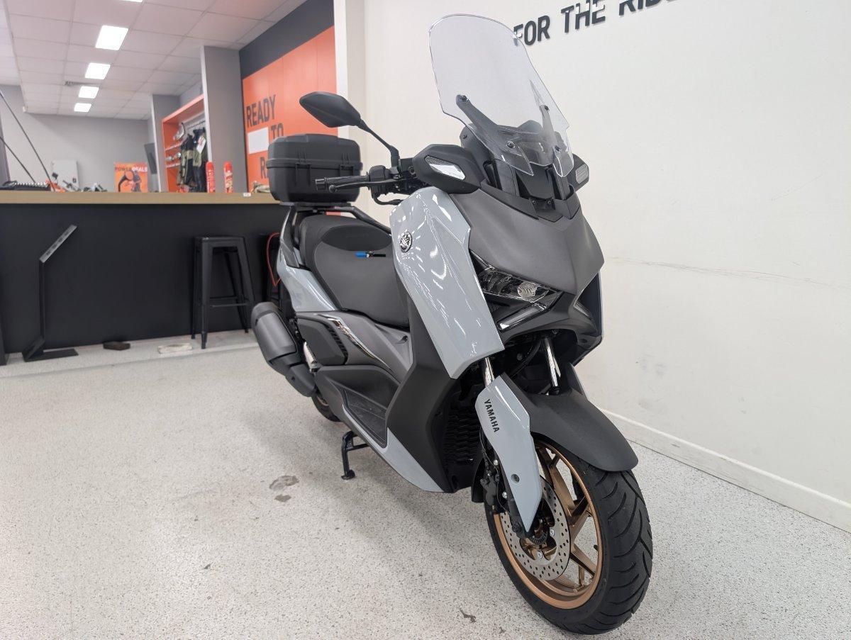 2025 YAMAHA XMAX 300 V2 (CZD300A2) SCOOTER