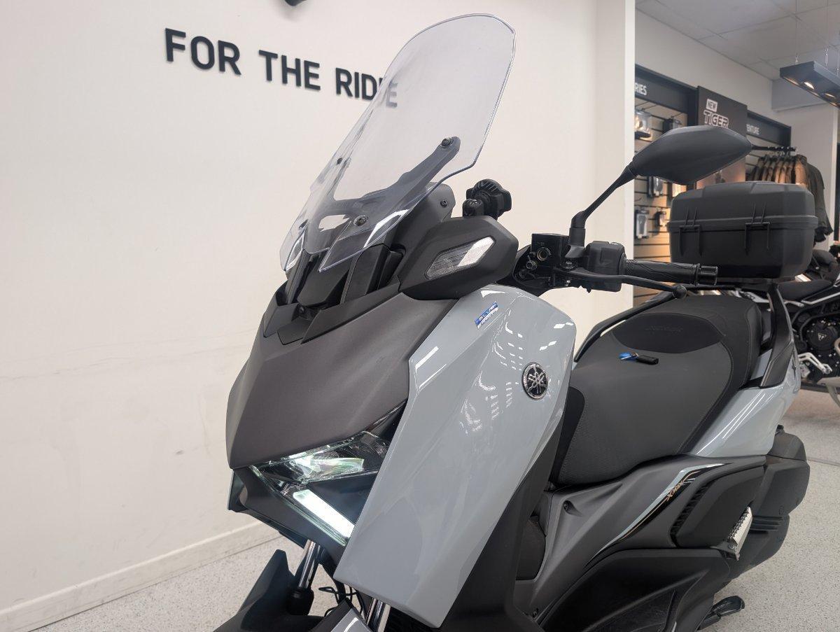 2025 YAMAHA XMAX 300 V2 (CZD300A2) SCOOTER