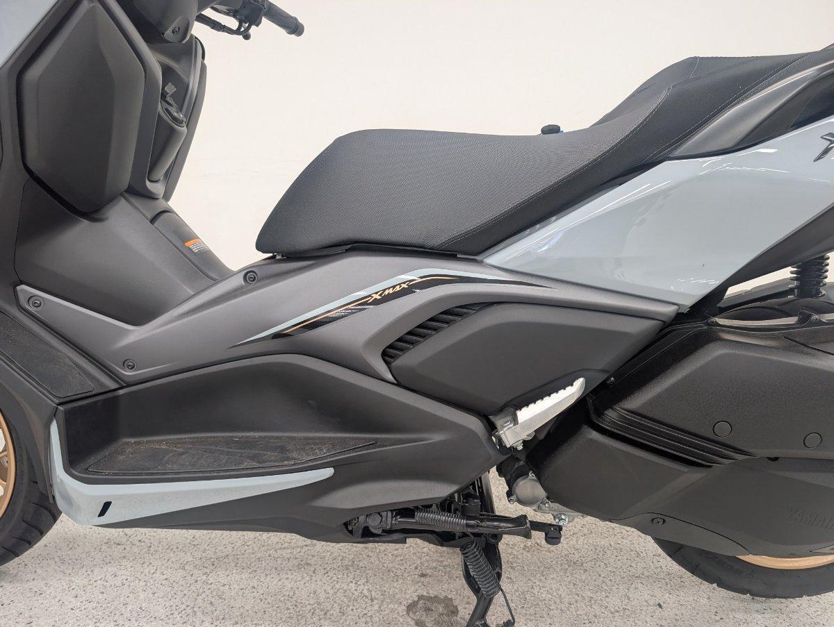 2025 YAMAHA XMAX 300 V2 (CZD300A2) SCOOTER