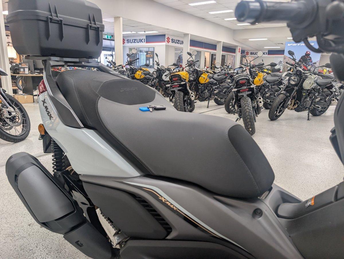 2025 YAMAHA XMAX 300 V2 (CZD300A2) SCOOTER