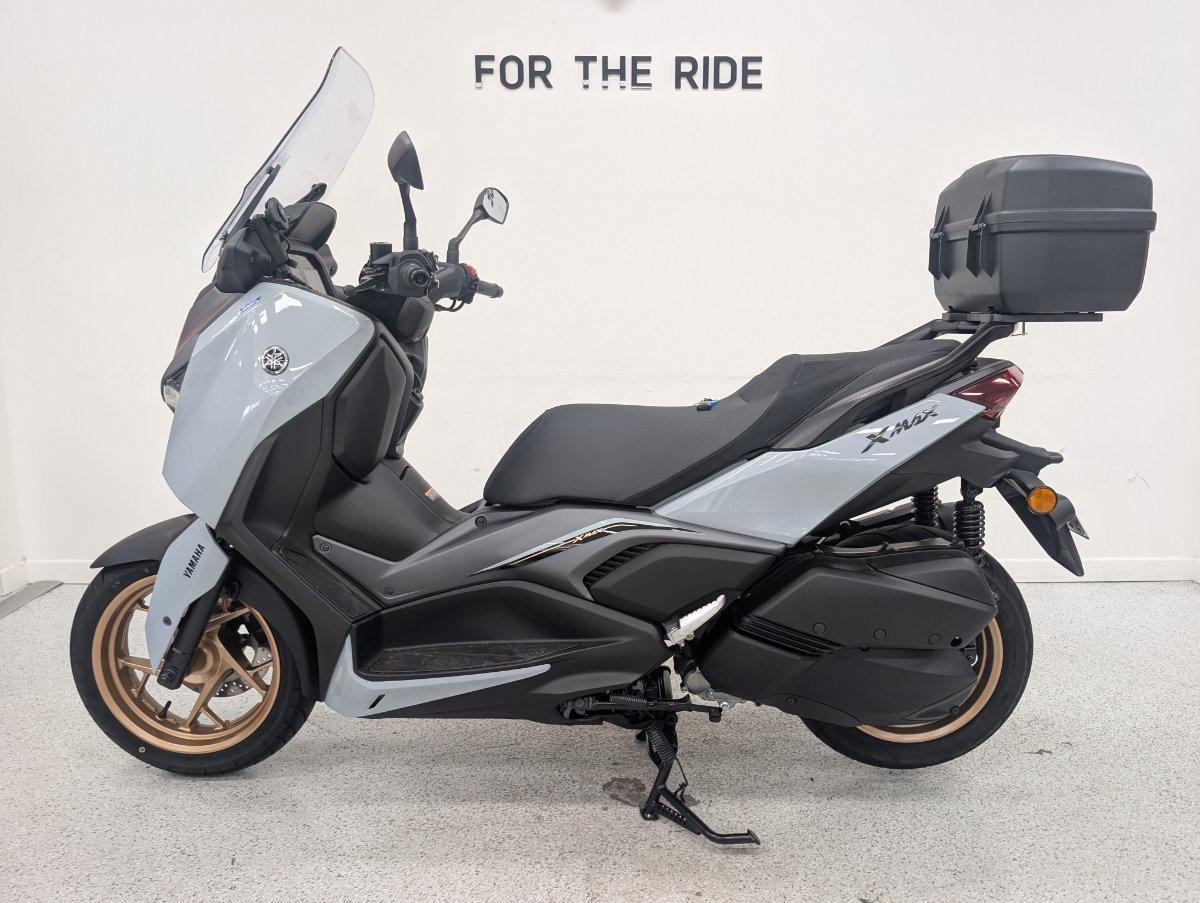 2025 YAMAHA XMAX 300 V2 (CZD300A2) SCOOTER