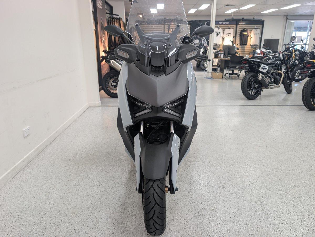 2025 YAMAHA XMAX 300 V2 (CZD300A2) SCOOTER