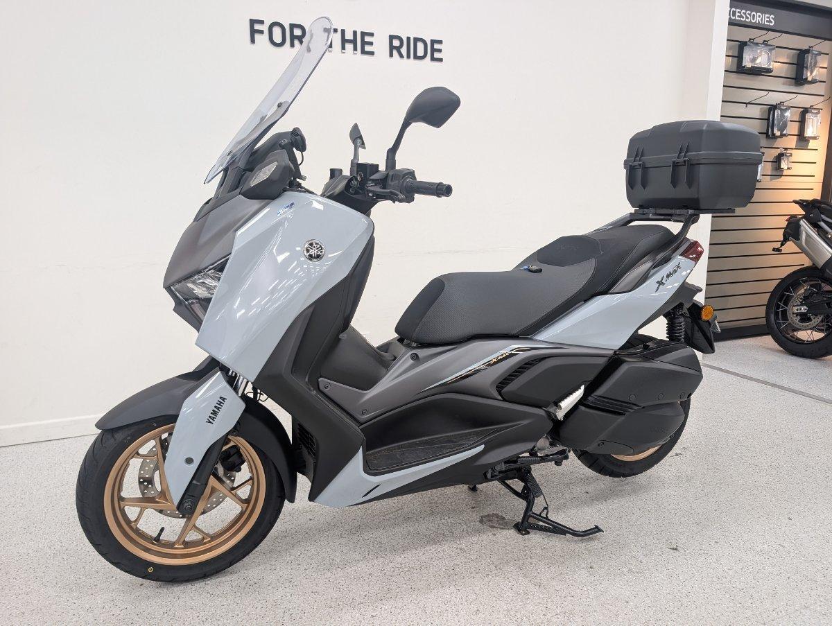 2025 YAMAHA XMAX 300 V2 (CZD300A2) SCOOTER