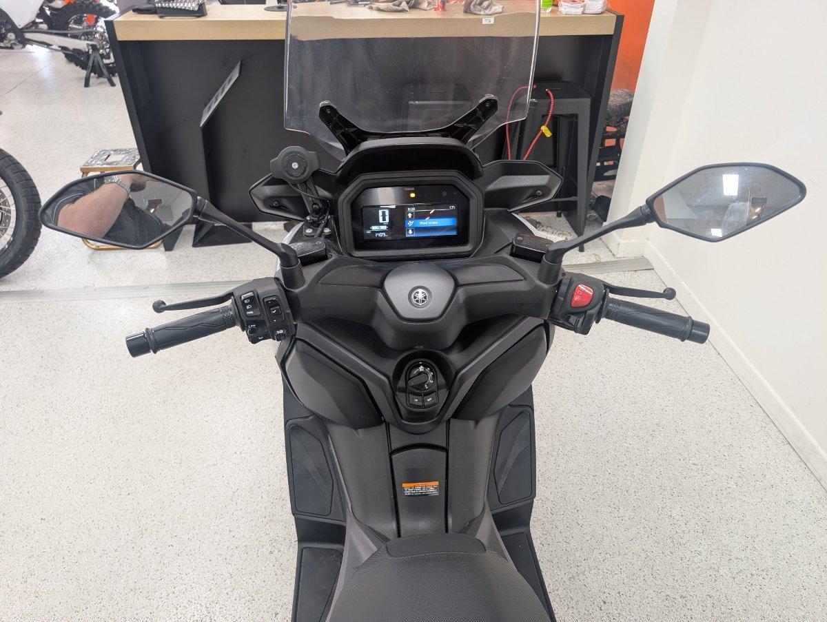 2025 YAMAHA XMAX 300 V2 (CZD300A2) SCOOTER
