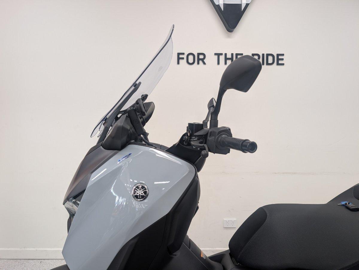 2025 YAMAHA XMAX 300 V2 (CZD300A2) SCOOTER
