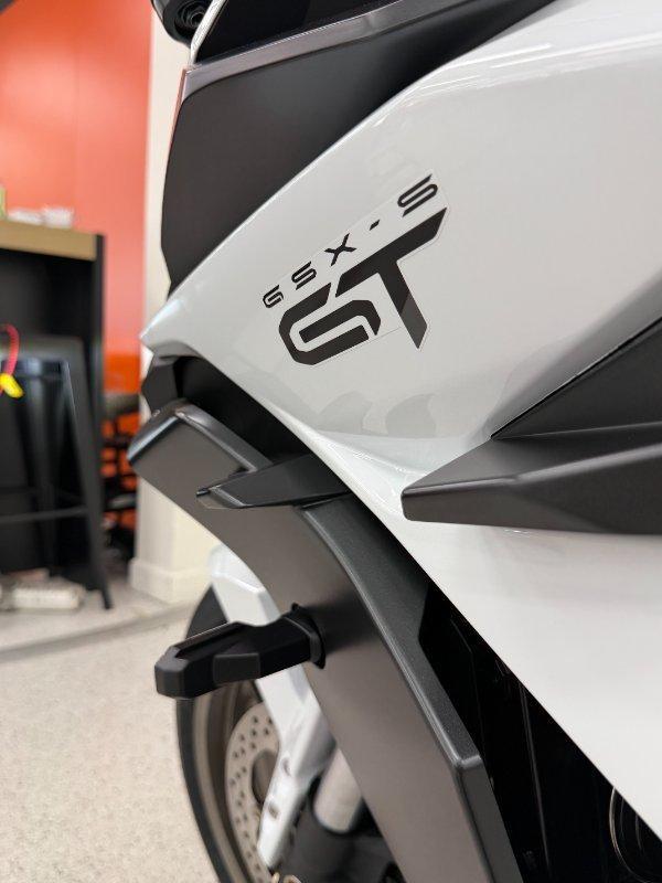 2026 SUZUKI GSX-S1000GT ROAD