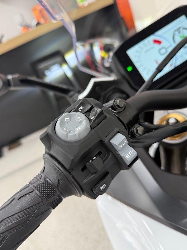 2026 SUZUKI GSX-S1000GT ROAD