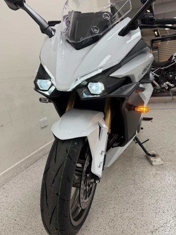 2026 SUZUKI GSX-S1000GT ROAD
