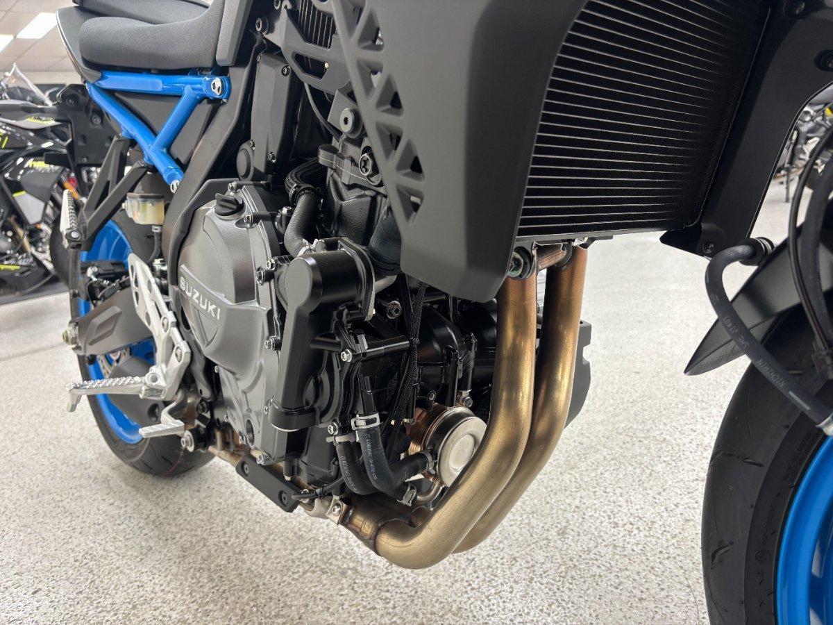 2026 SUZUKI GSX-8S ROAD