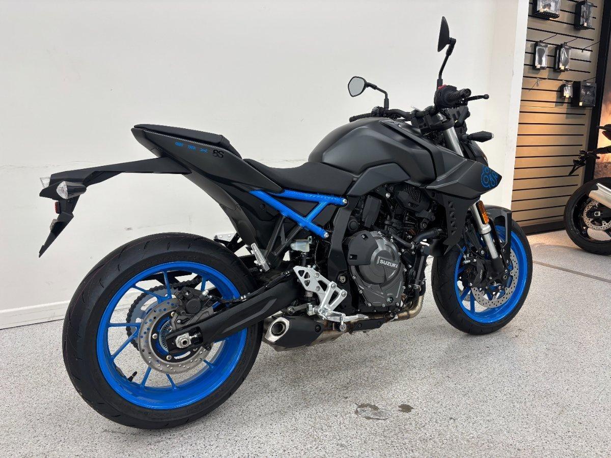 2026 SUZUKI GSX-8S ROAD