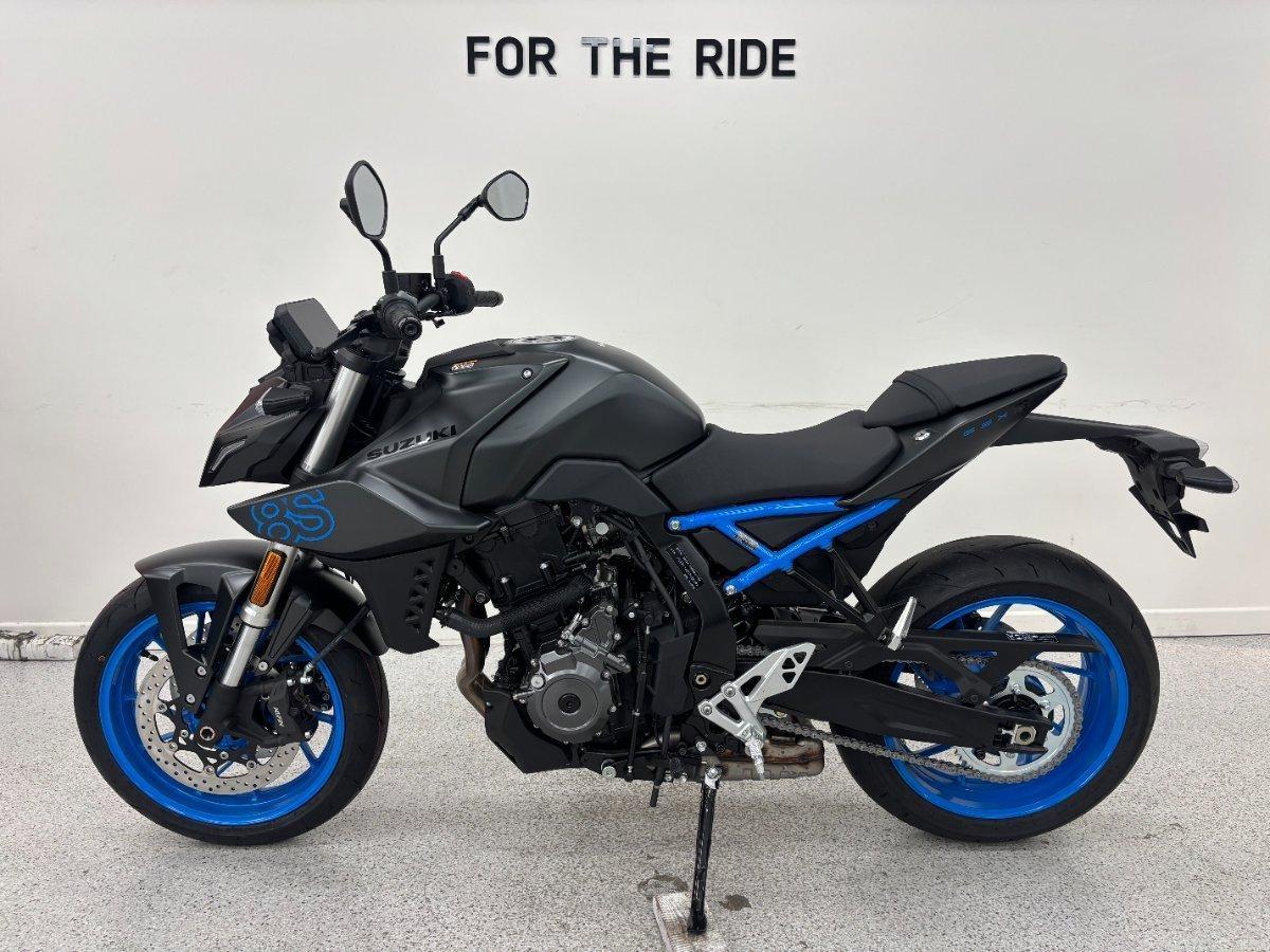 2026 SUZUKI GSX-8S ROAD