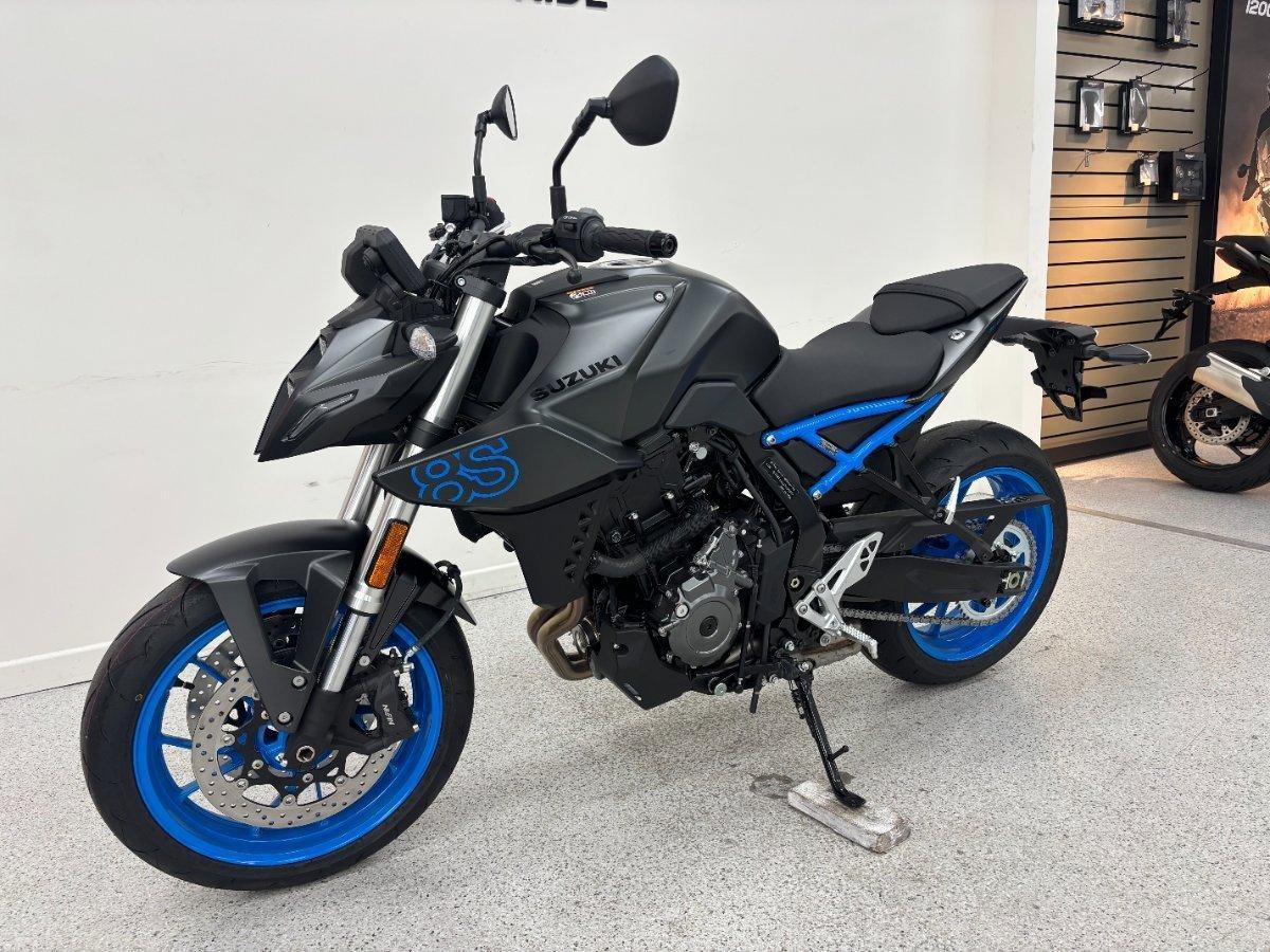 2026 SUZUKI GSX-8S ROAD