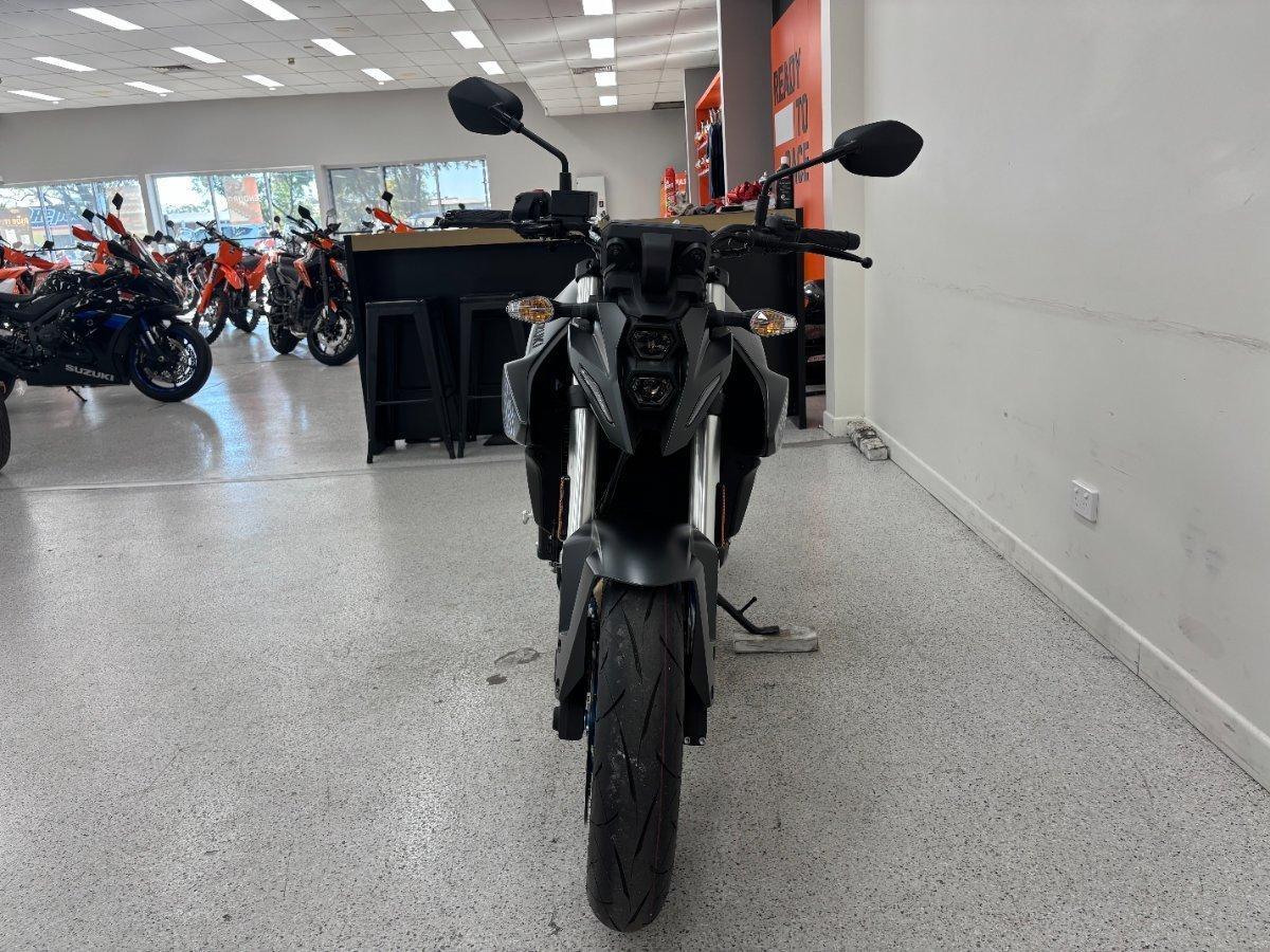 2026 SUZUKI GSX-8S ROAD