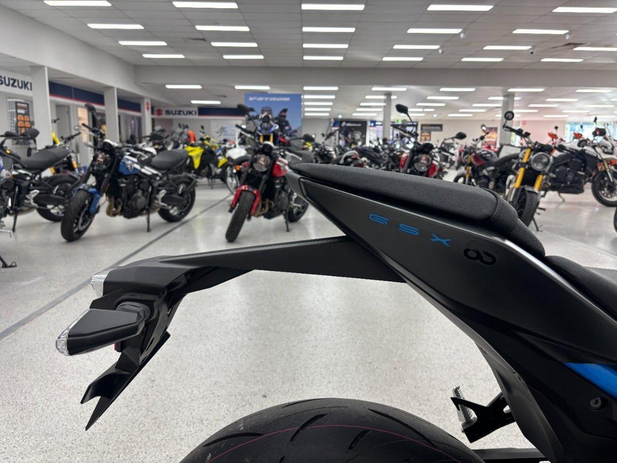 2026 SUZUKI GSX-8S ROAD