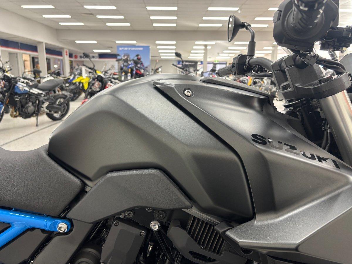 2026 SUZUKI GSX-8S ROAD