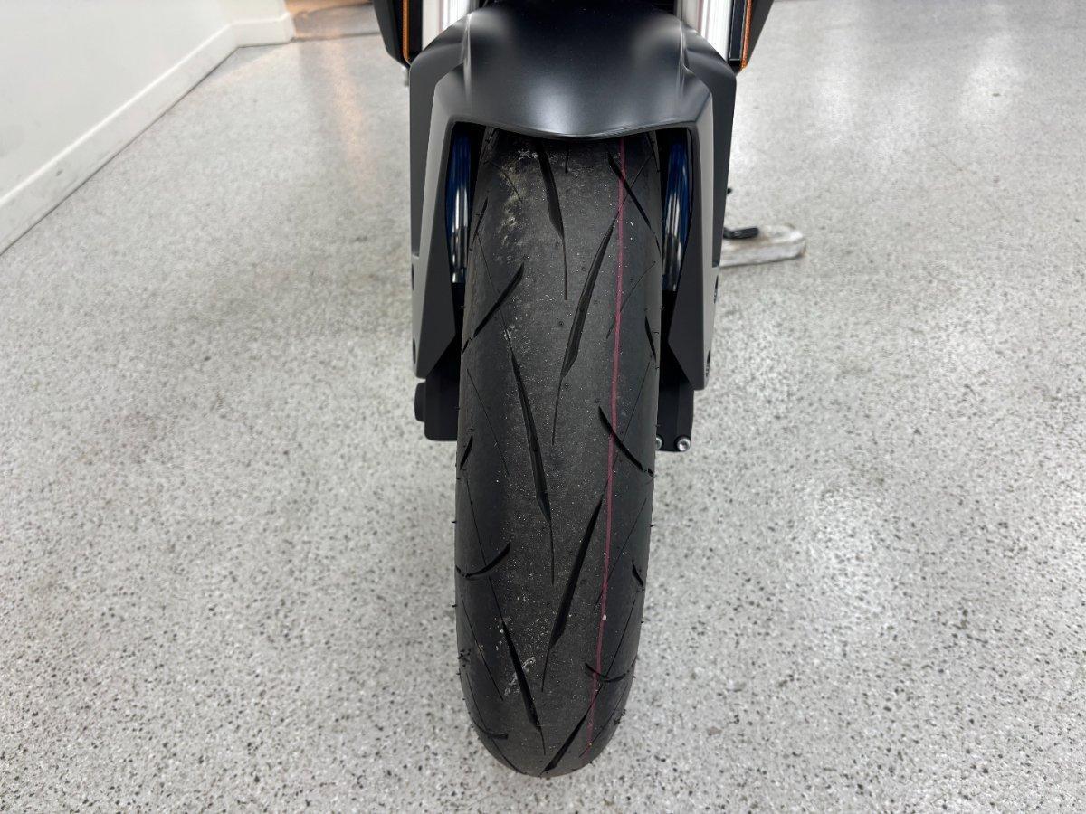 2026 SUZUKI GSX-8S ROAD