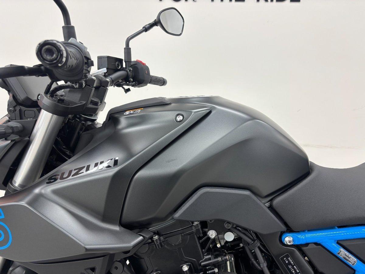 2026 SUZUKI GSX-8S ROAD