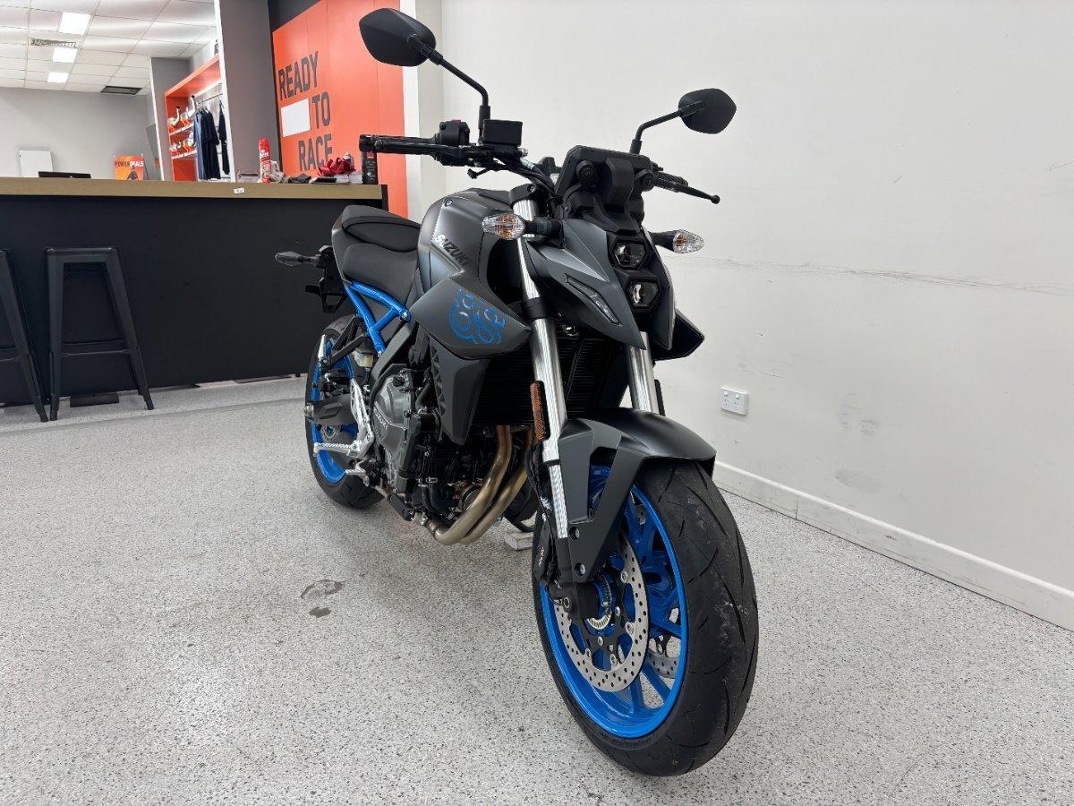 2026 SUZUKI GSX-8S ROAD