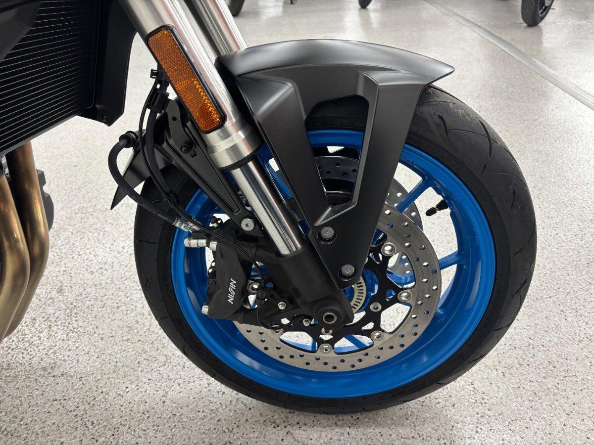 2026 SUZUKI GSX-8S ROAD