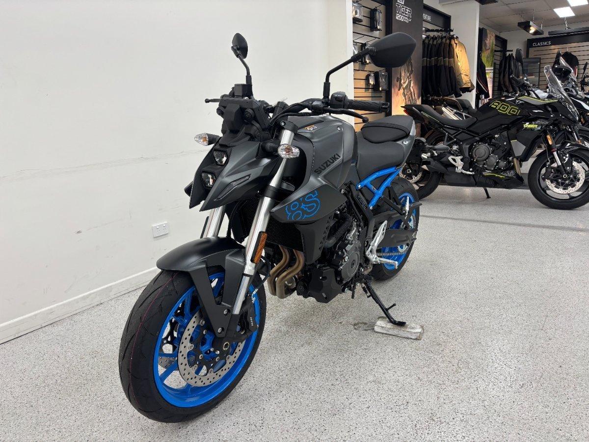2026 SUZUKI GSX-8S ROAD