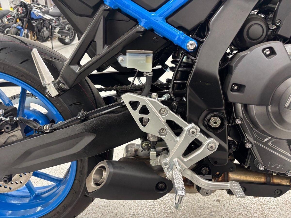 2026 SUZUKI GSX-8S ROAD