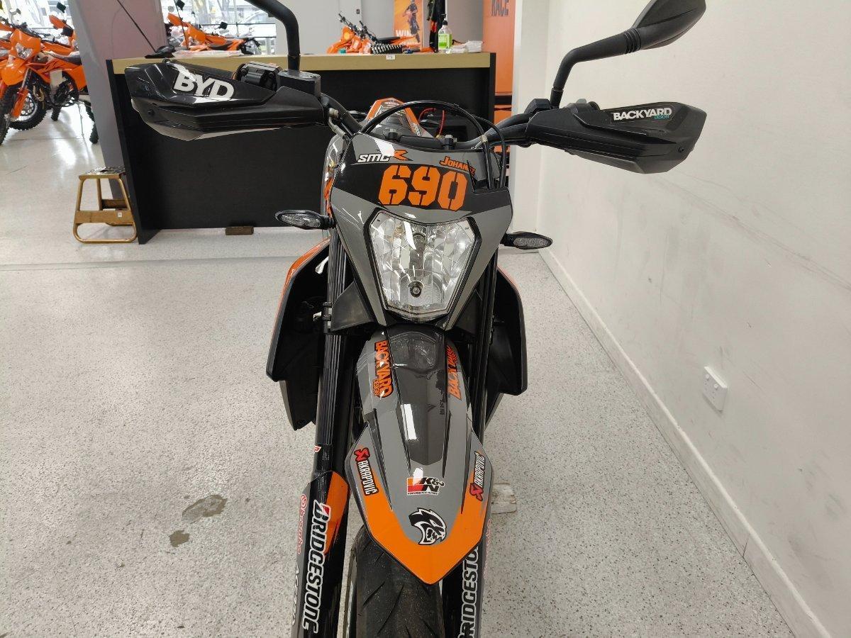 2019 KTM 690 SMC R SUPERMOTARD