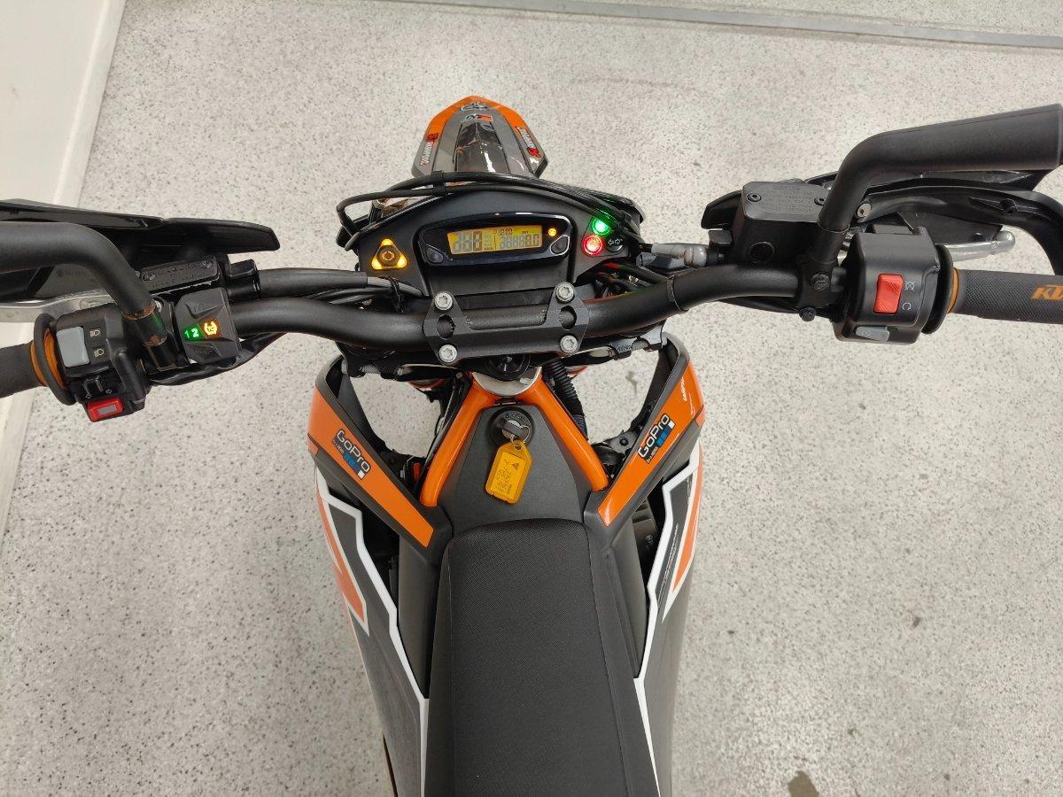 2019 KTM 690 SMC R SUPERMOTARD