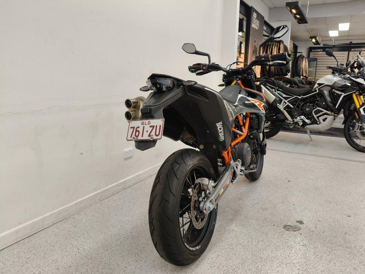 2019 KTM 690 SMC R SUPERMOTARD