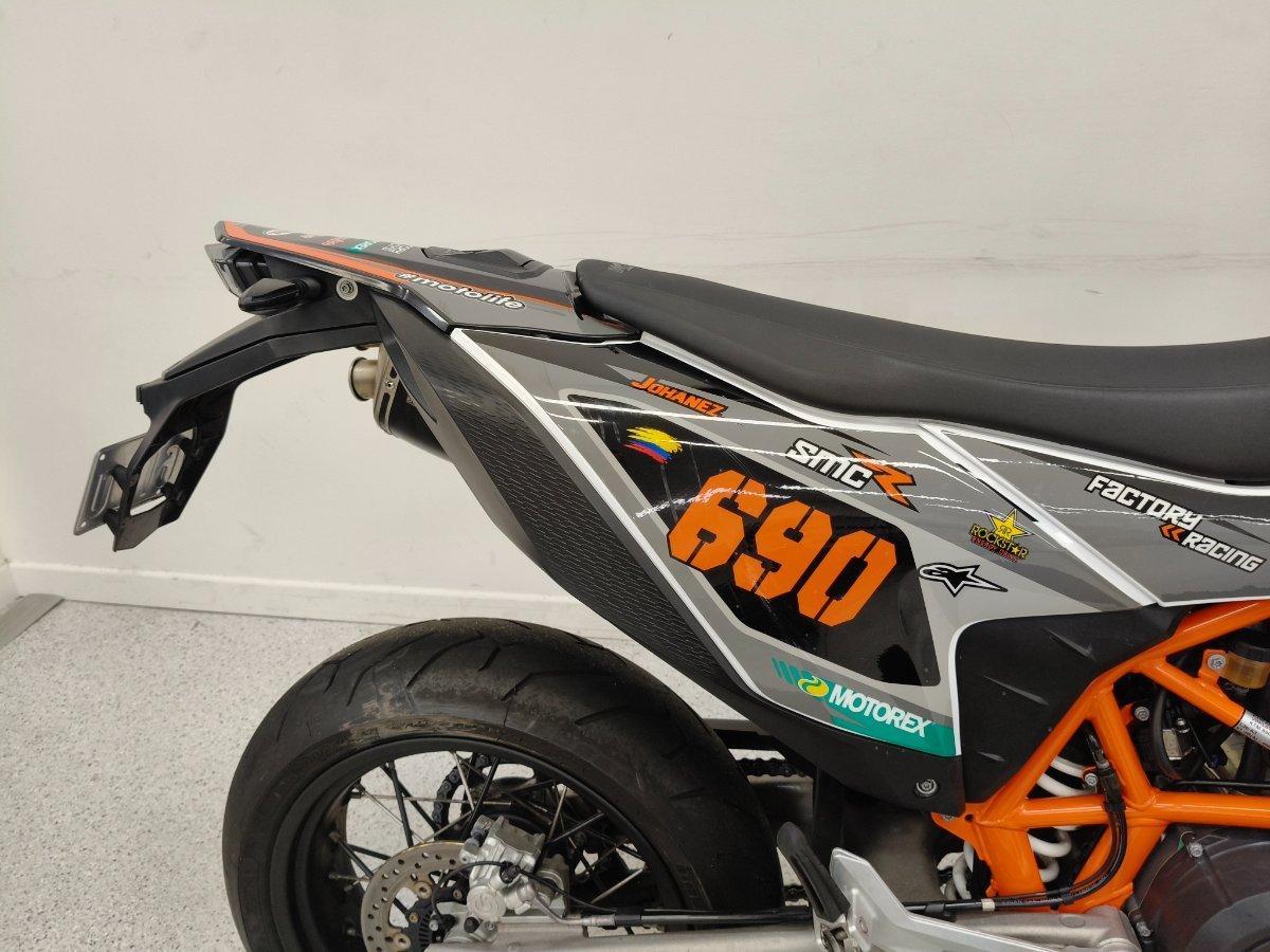 2019 KTM 690 SMC R SUPERMOTARD